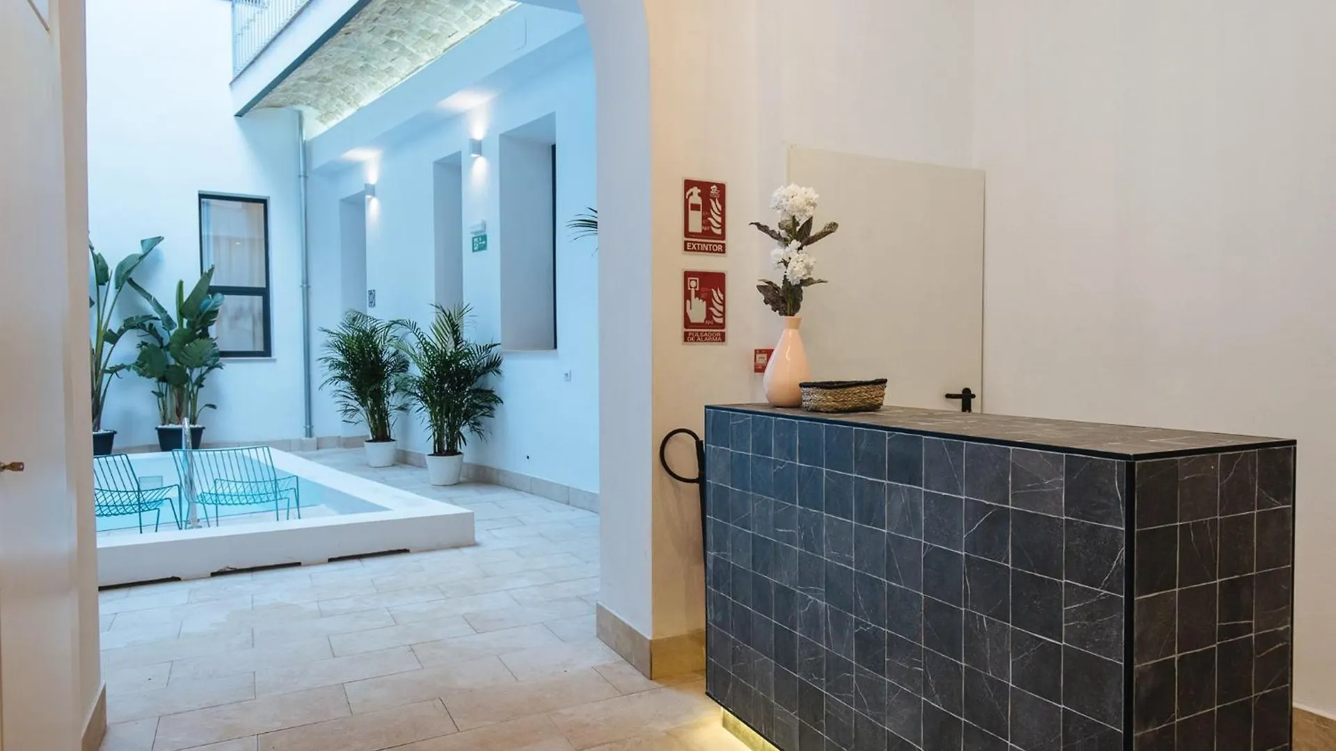 Lola De Triana Apartments Seville
